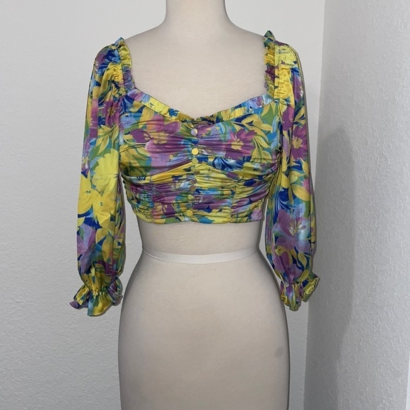 SUNDAY UP tropical Floral crop top with ruffled sleeves and trim in sz small - Picture 2 of 10